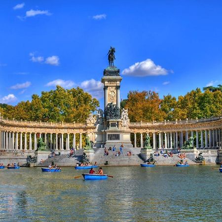 Famaho Lägenhet Madrid Exteriör bild