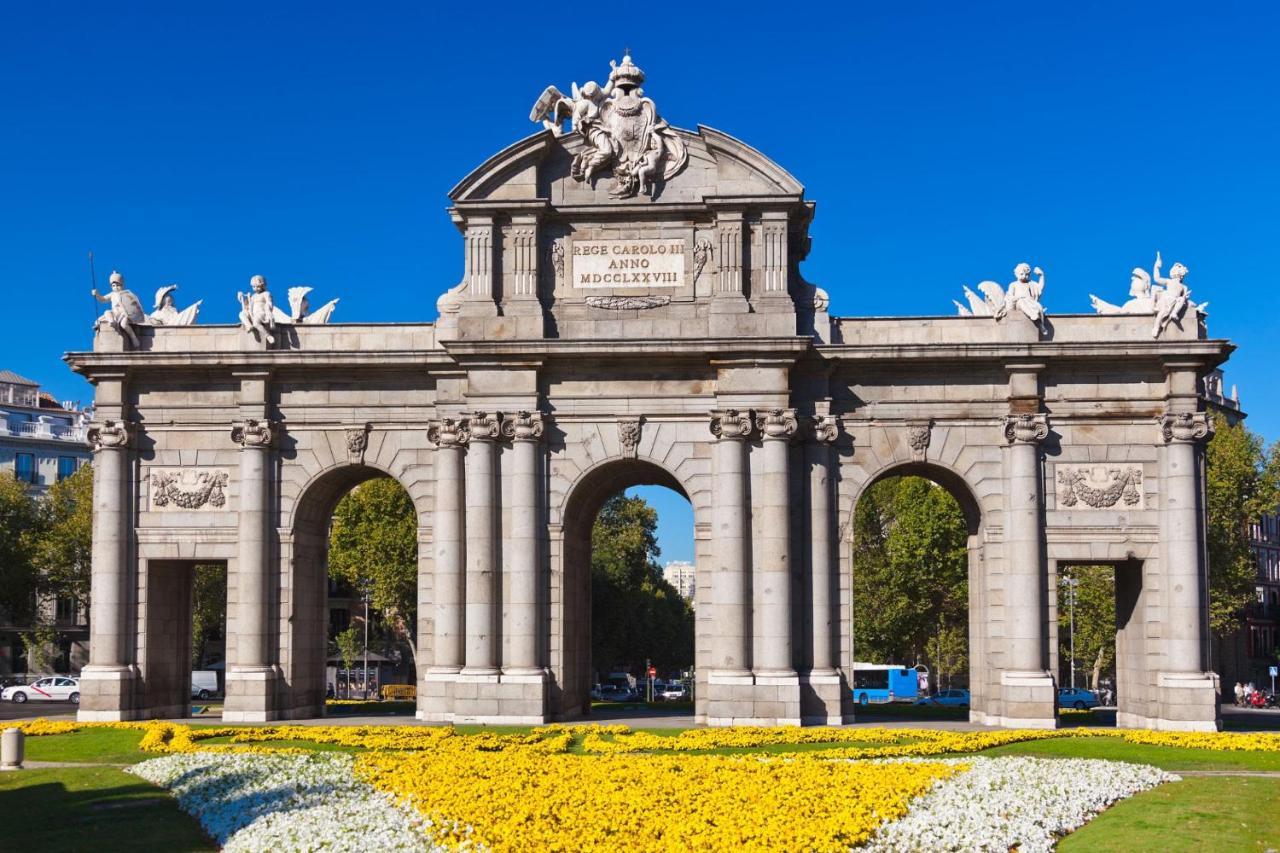 Famaho Lägenhet Madrid Exteriör bild
